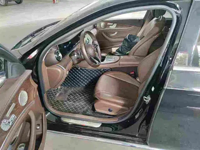 Mercedes-Benz E-Class — Фото автомобиля 4