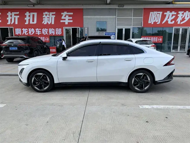 Wuling Starlight — Фото автомобиля 3