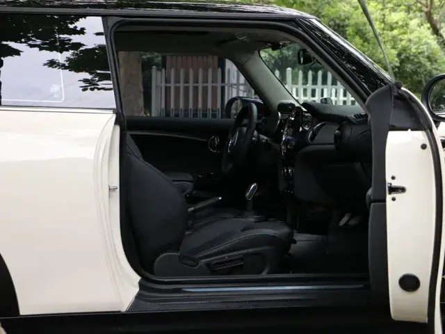 MINI Hatch — Фото автомобиля 19