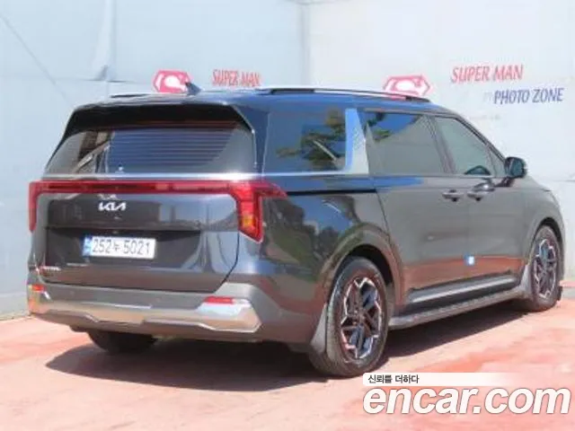 Kia Carnival Generation 4 — Фото автомобиля 3