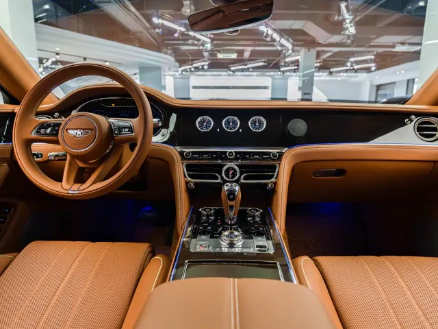 Bentley Flying Spur — Фото автомобиля 5