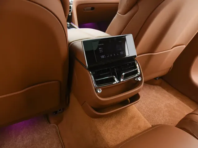 Bentley Flying Spur — Фото автомобиля 11