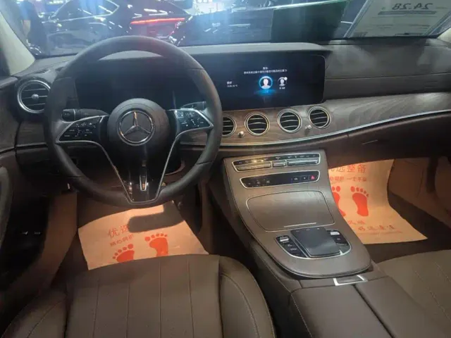 Mercedes-Benz E-Class — Фото автомобиля 12