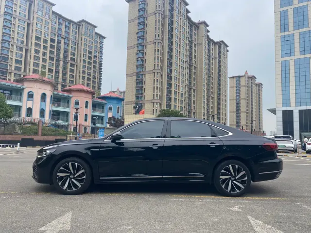 Volkswagen Passat — Фото автомобиля 3
