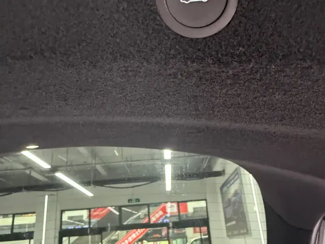 Tesla Model Y — Фото автомобиля 12