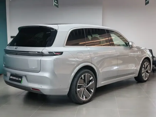 Li Auto L8 — Фото автомобиля 7