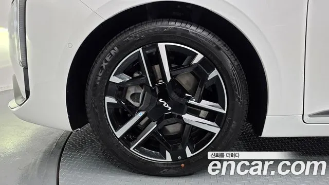 Фотография автомобиля — Kia K8 The New K8 2.5 Бензин 2WD