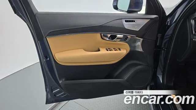 Volvo XC90 — Фото автомобиля 13