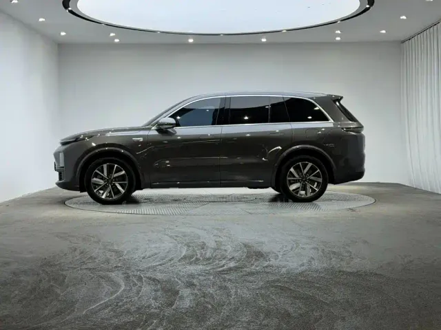 Li Auto L8 — Фото автомобиля 5