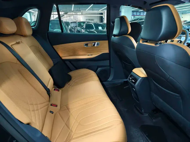 Geely Galaxy Starship 7 EM-i — Фото автомобиля 6