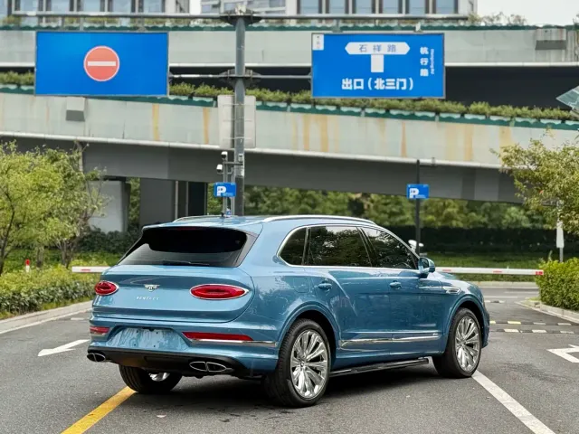Bentley Bentayga — Фото автомобиля 7
