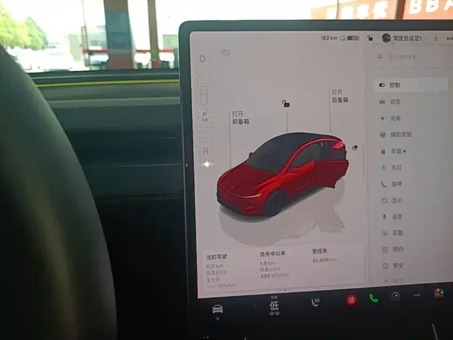 Tesla Model Y — Фото автомобиля 13