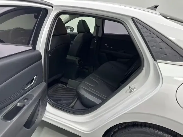 Hyundai Elantra — Фото автомобиля 6
