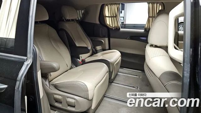 Kia Canival Carnival 4 поколение 7 мест Hi-Limousine — Фото автомобиля 11