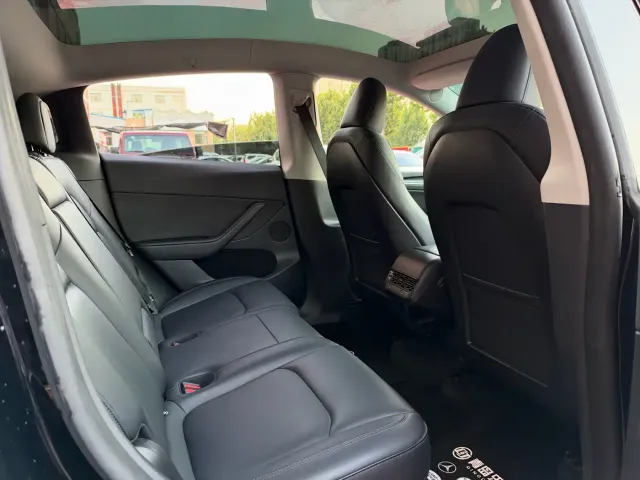 Tesla Model Y — Фото автомобиля 9