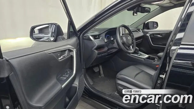 Toyota RAV4 Generation 5 — Фото автомобиля 10