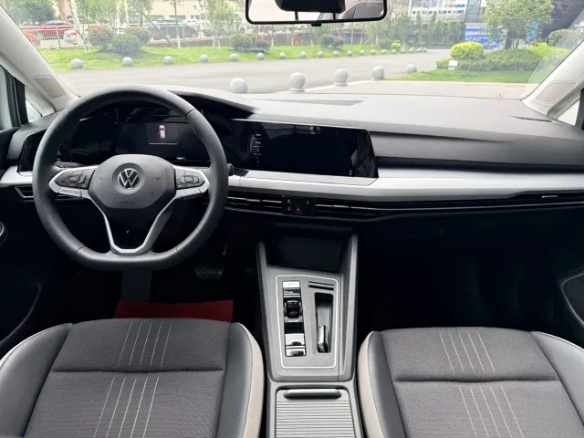 Volkswagen Golf — Фото автомобиля 12