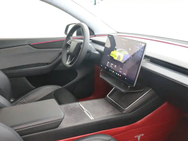 Tesla Model Y — Фото автомобиля 16