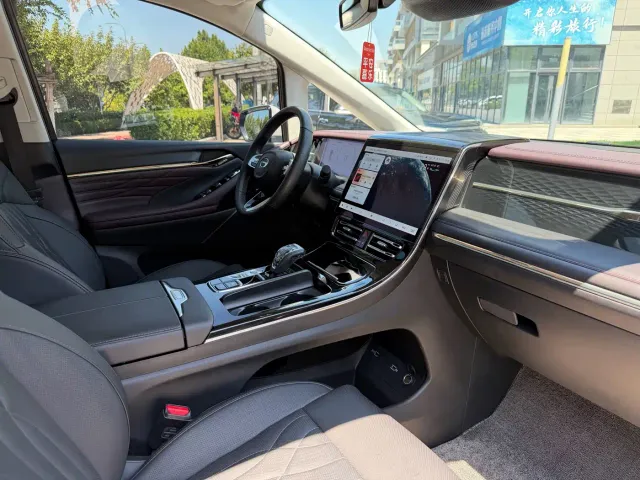 GAC Trumpchi M8 — Фото автомобиля 20