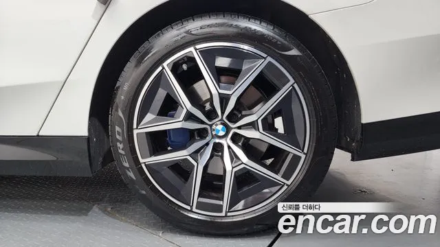 BMW 5 Series G60 — Фото автомобиля 21