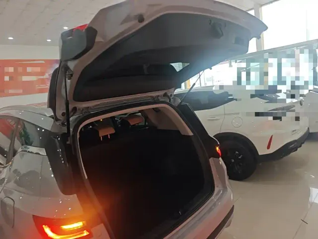 Geely Haoyue PRO — Фото автомобиля 18