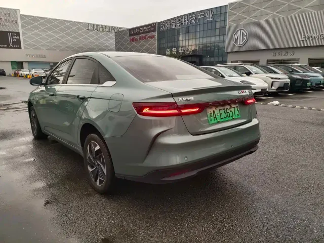 Geely Geometry G6 — Фото автомобиля 4