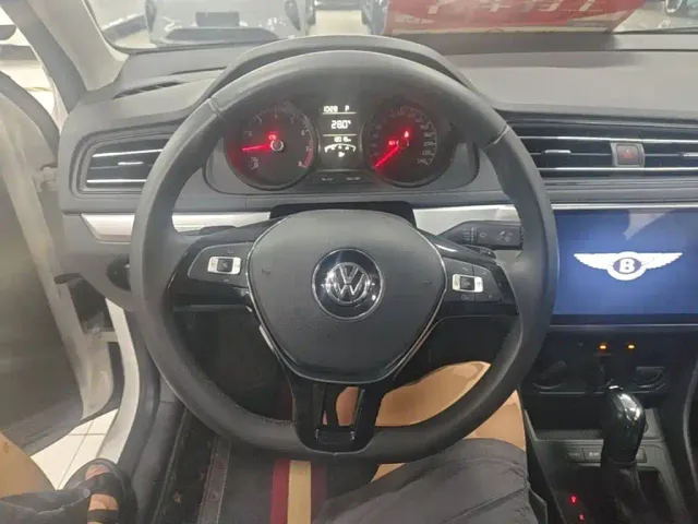 Volkswagen Lavida — Фото автомобиля 10