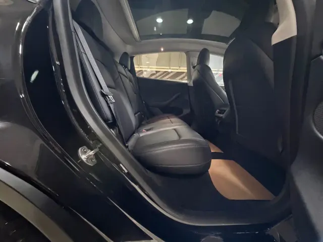 Tesla Model Y — Фото автомобиля 15