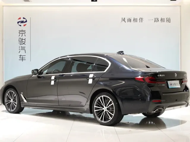 BMW 5 Series — Фото автомобиля 3