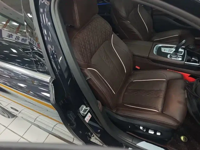 BMW 7 Series — Фото автомобиля 24