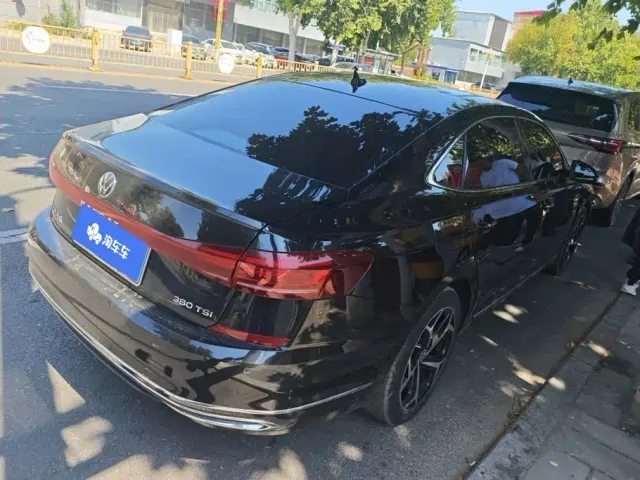 Volkswagen Passat — Фото автомобиля 3