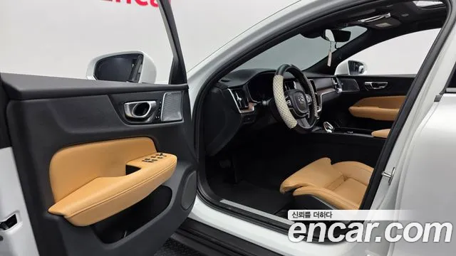 Вольво V60 V60 Cross Country 2 поколение B5 Ultimate AWD — Фото автомобиля 4