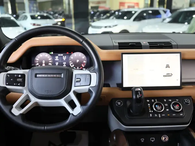 Land Rover Defender — Фото автомобиля 11