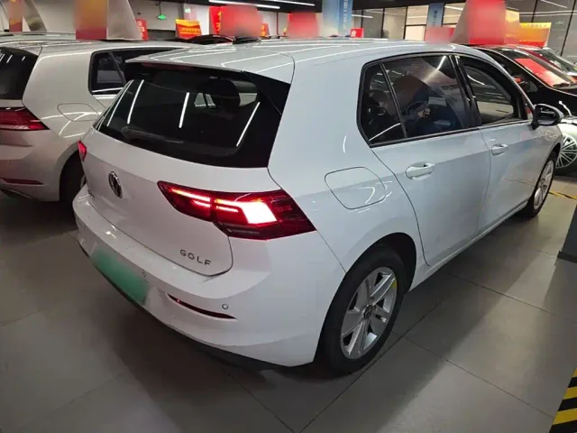 Volkswagen Golf — Фото автомобиля 6