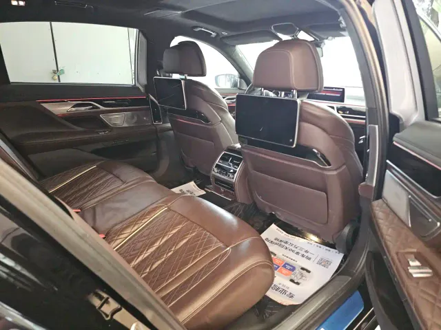 BMW 7 Series — Фото автомобиля 13