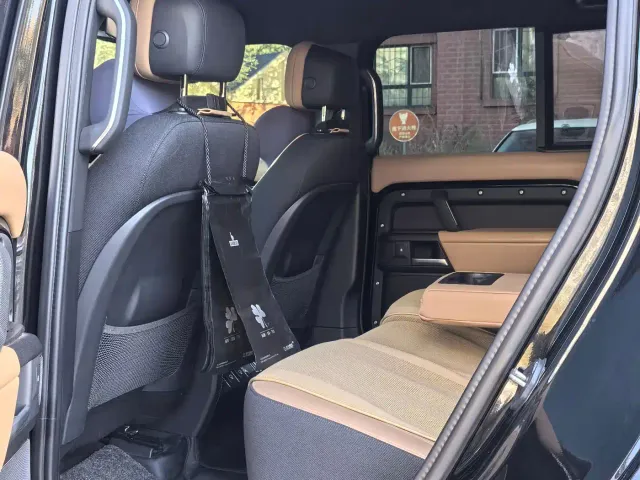 Land Rover Defender — Фото автомобиля 8