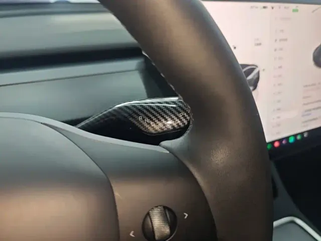 Tesla Model Y — Фото автомобиля 13
