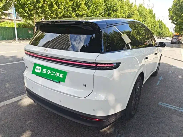 Li Auto i8 — Фото автомобиля 6