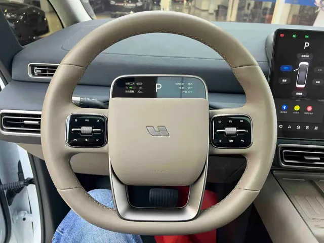 Li Auto MEGA — Фото автомобиля 10