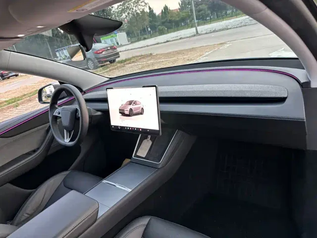 Tesla Model Y — Фото автомобиля 16