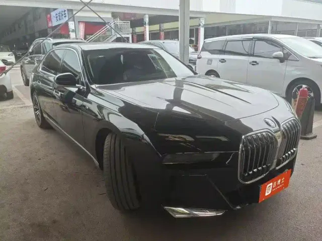 BMW 7 Series — Фото автомобиля 3
