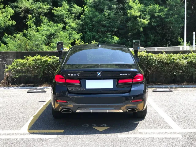 BMW 5 Series — Фото автомобиля 5