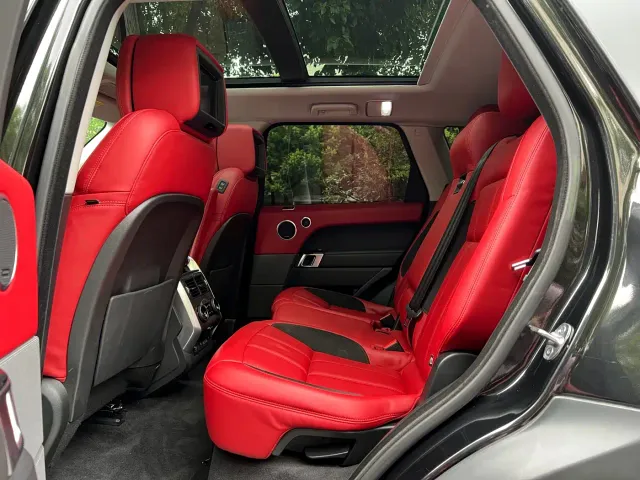 Land Rover Range Rover Sport 2022 3.0 L6 Gloss Black Edition — Фото автомобиля 9
