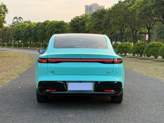 Leapmotor B01 — Фото автомобиля 6