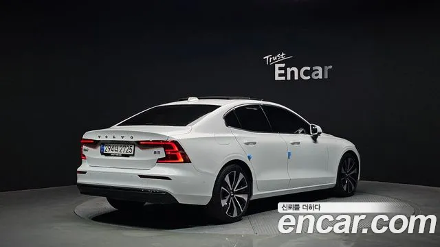 Вольво S60 S60 третьего поколения B5 Ultimate Bright — Фото автомобиля 2