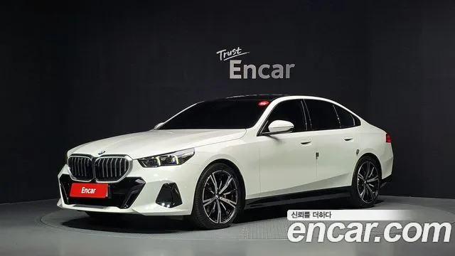 Фотография автомобиля — BMW 5 Series