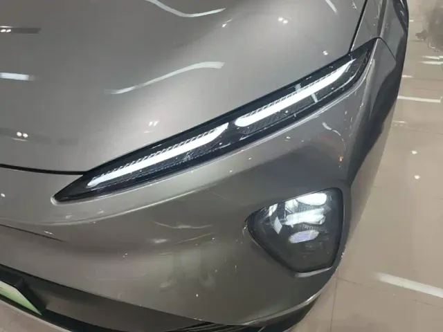 Nio ES8 — Фото автомобиля 23