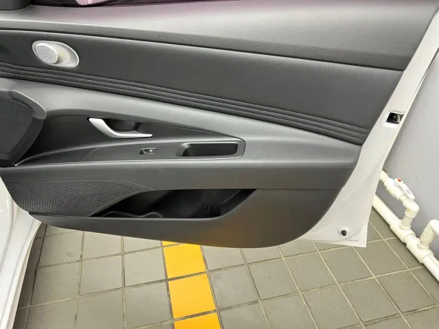Hyundai Elantra — Фото автомобиля 16