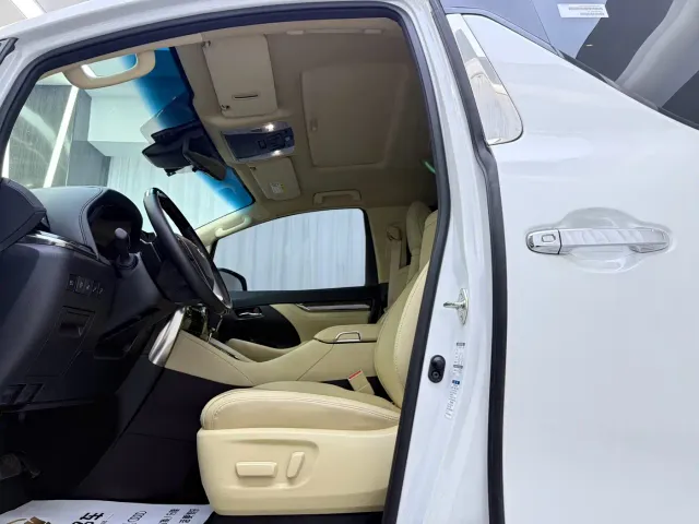 Toyota Alphard — Фото автомобиля 4