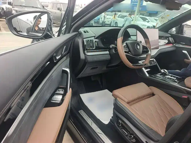 BYD Tang — Фото автомобиля 15
